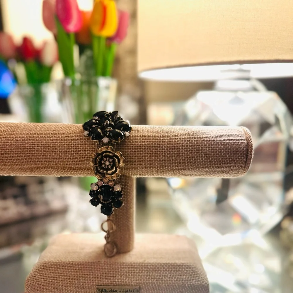 Exquisite Chloe + Isabel Black and Goldtone Floral Bracelet Intricate Accents - Picture 11 of 16